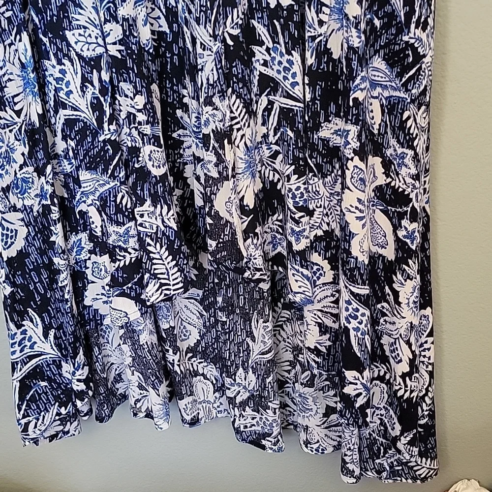 Torrid Summer Navy Floral Crinkled Gauze Hi- Lo Jaftan NWT 00/0 Short Sleeve